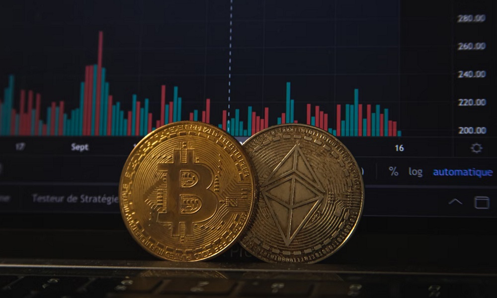 Bitcoin and Ethereum start a slow recovery after bottoming out