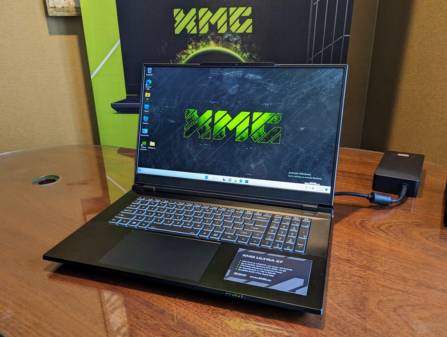 XMG Ultra 17 with Core i9-13900HX and RTX 4090